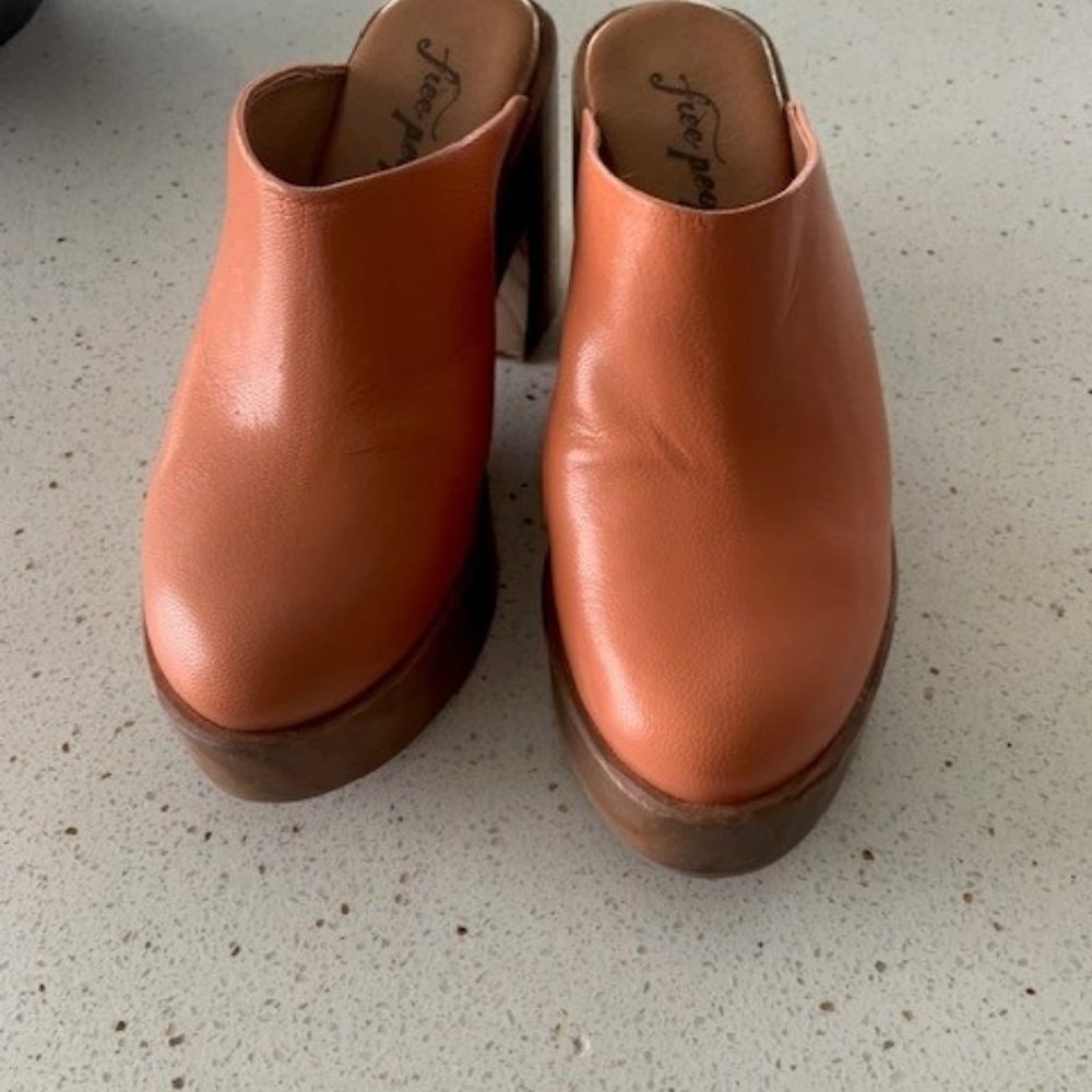 FREE PEOPLE SUKI CLOGS SIZE 6